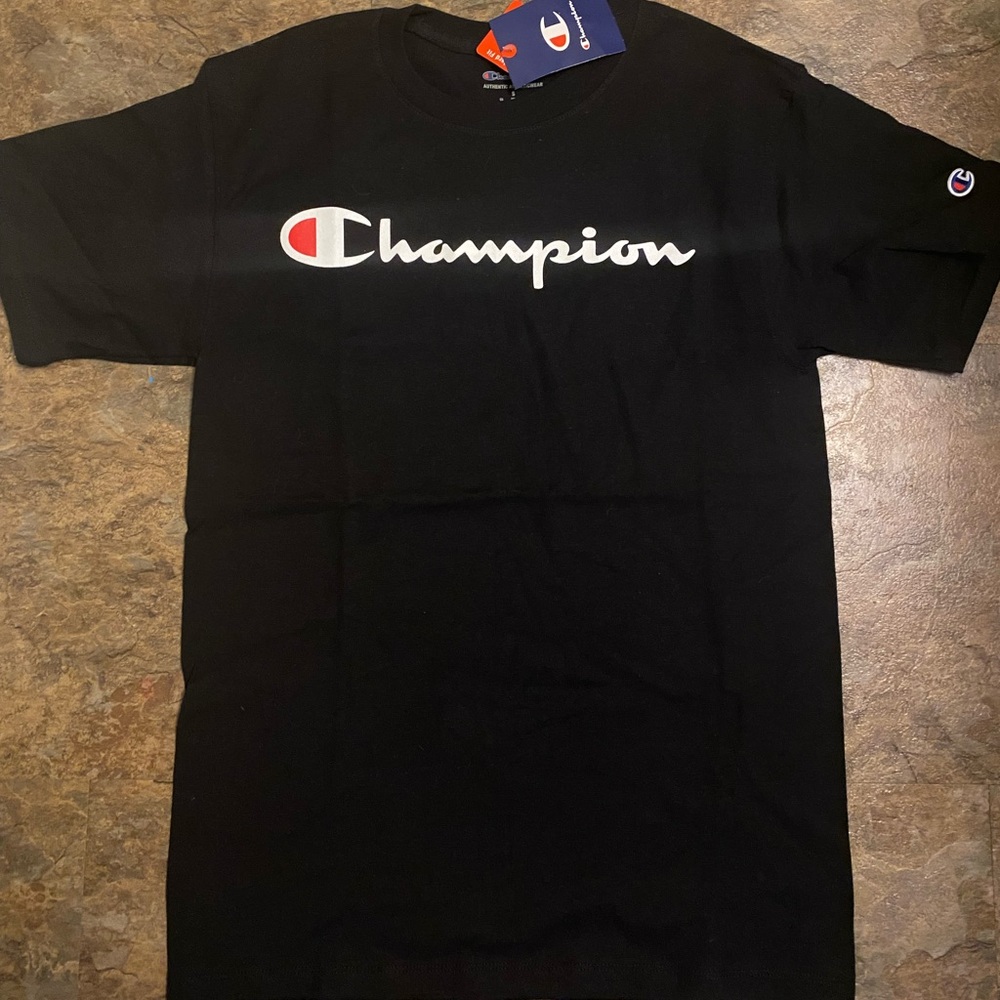 Black men’s size small Champion t-shirt